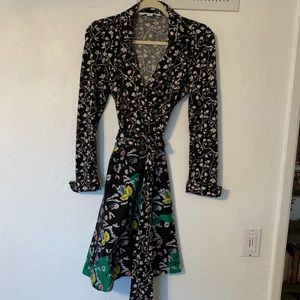 Black print Diane Von Furstenberg dress size 8 like new cond.